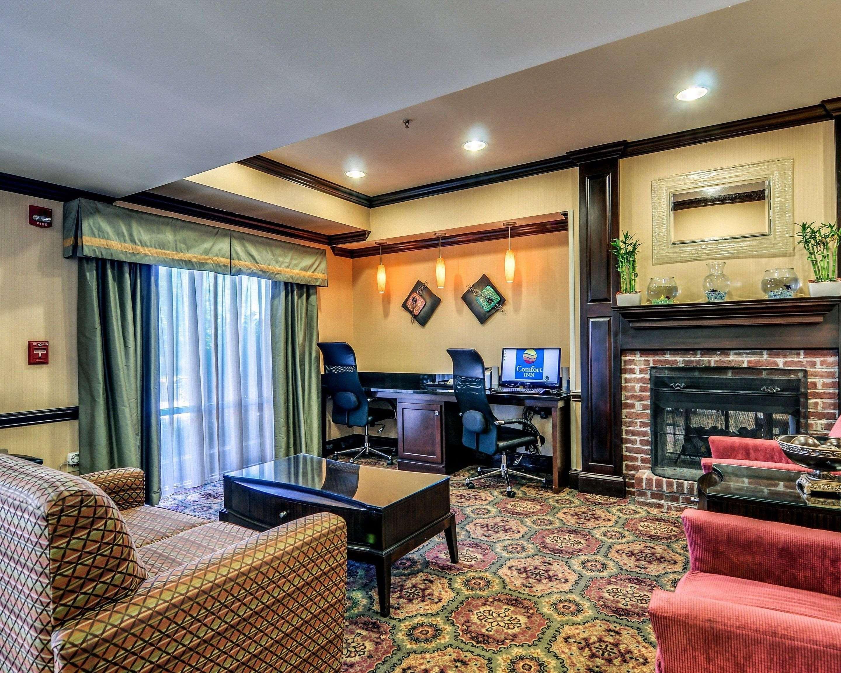 Comfort Inn & Suites Hillsville I-77 Exteriér fotografie